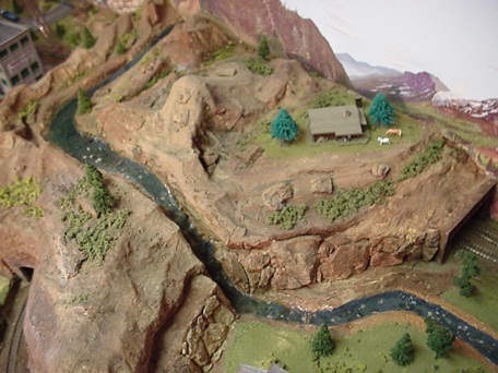 n scale mountains