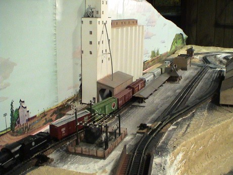 Outland Models Train Railway Layout Industrial Facility Grain Silos N Scale 